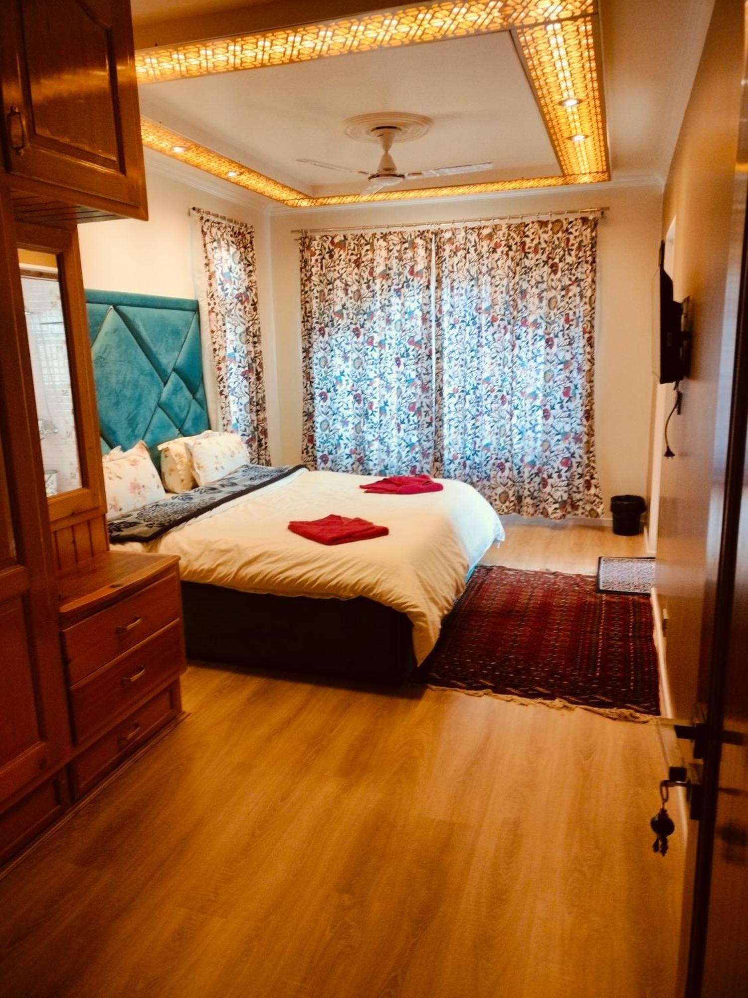 New Zamrood Holiday Home Srinagar  Exterior photo